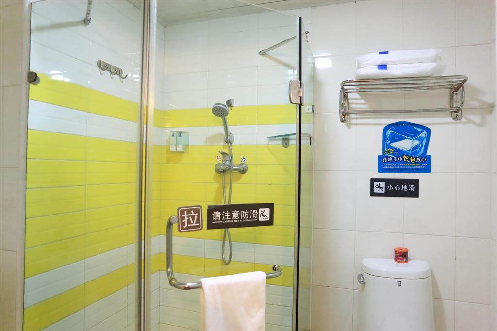 7Days Inn Zhuhai North Railway Station Jinding Buitenkant foto