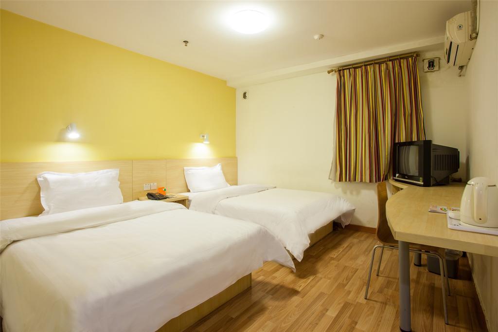 7Days Inn Zhuhai North Railway Station Jinding Buitenkant foto