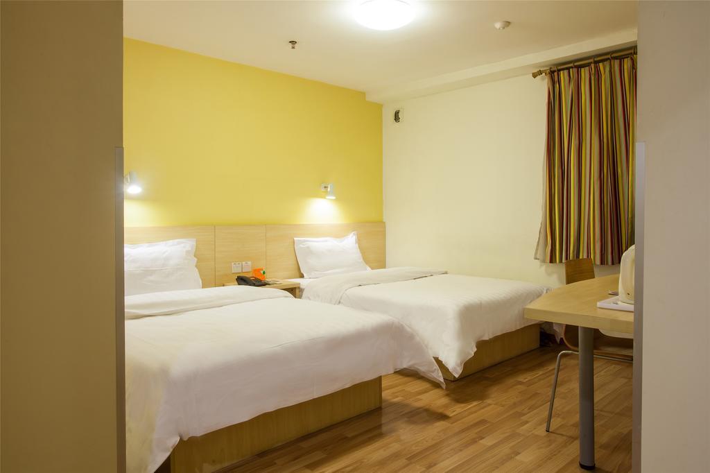 7Days Inn Zhuhai North Railway Station Jinding Buitenkant foto