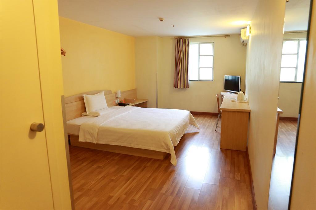 7Days Inn Zhuhai North Railway Station Jinding Buitenkant foto